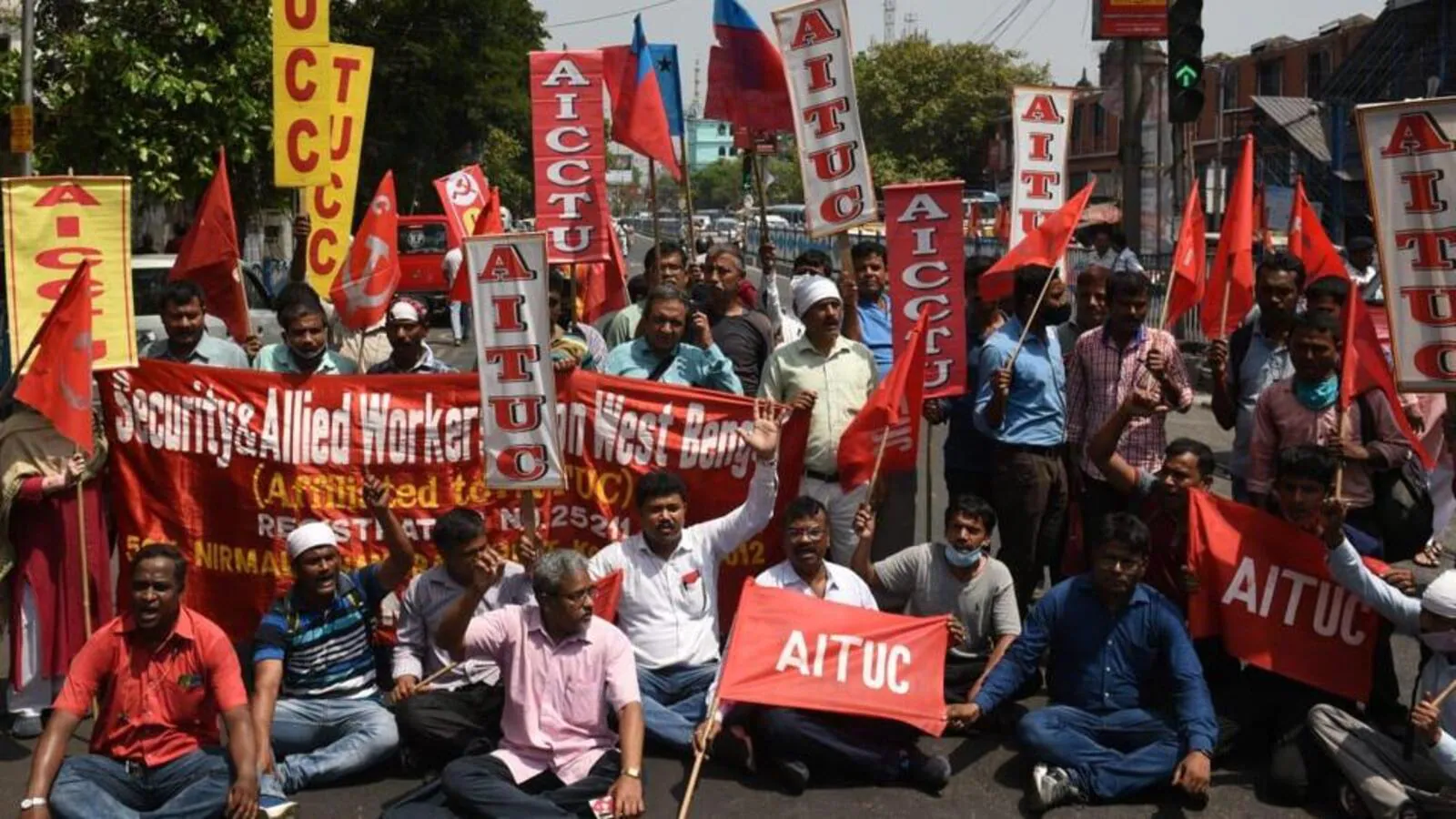 Banks shut, public transport disrupted by trade union strike in Bengal