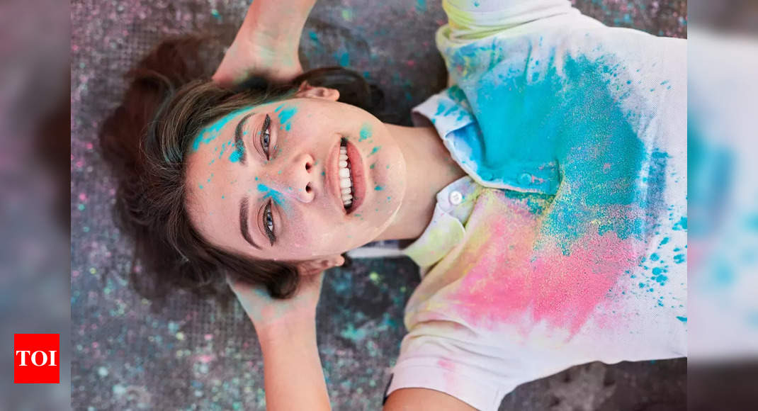How to clean your face and hair after playing Holi - Times of India