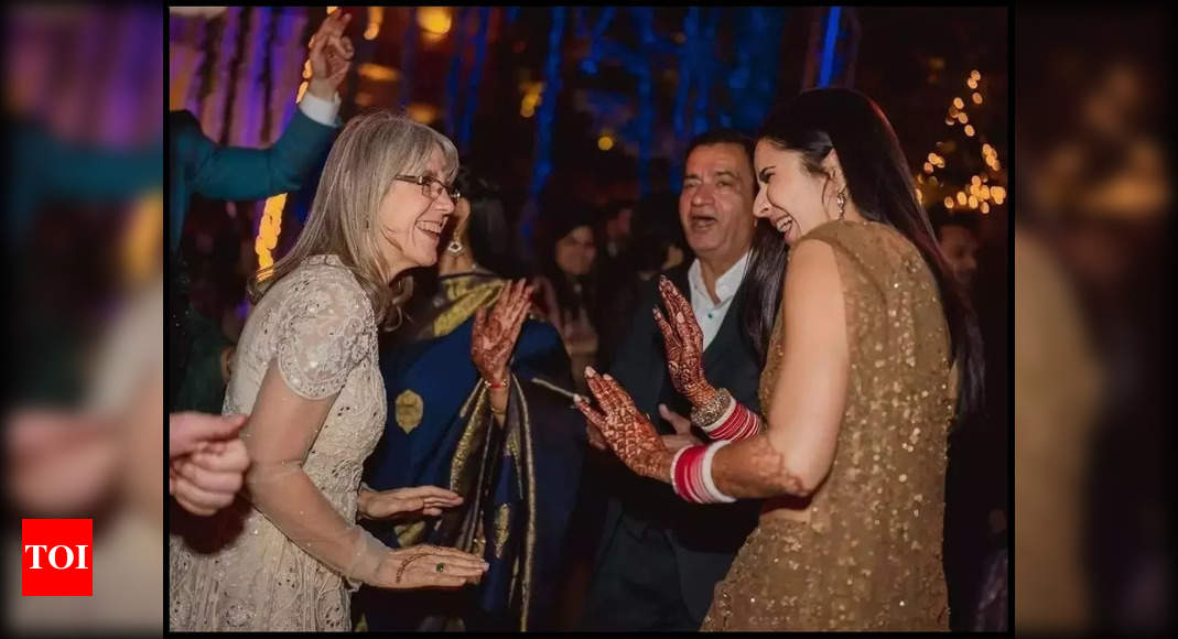 Katrina Kaif dances with mom Suzanne Turquotte and Vicky Kaushal's dad Sham Kaushal in THIS unseen picture - Times of India